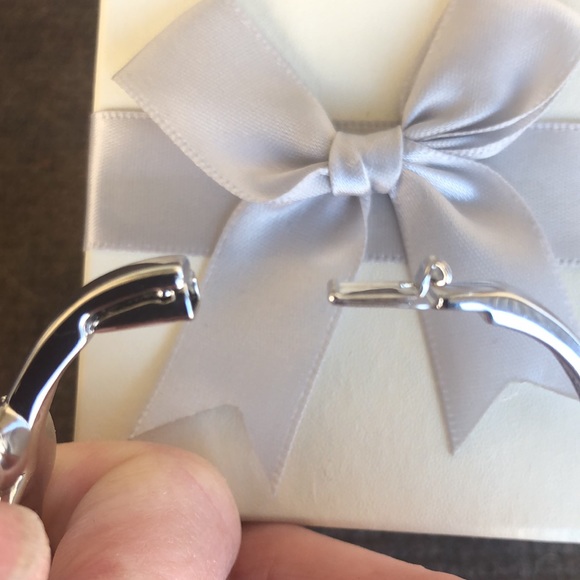 Beautiful Crystal Fashion Bracelet - Picture 9 of 13